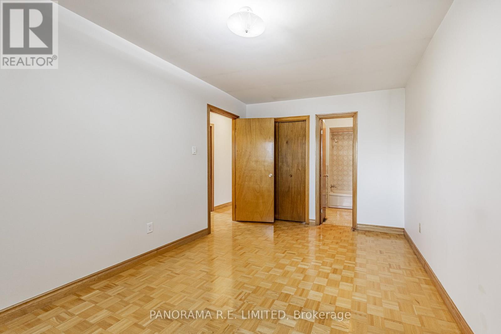 7778 Benavon Road, Mississauga, Ontario  L4T 3G3 - Photo 16 - W12554702