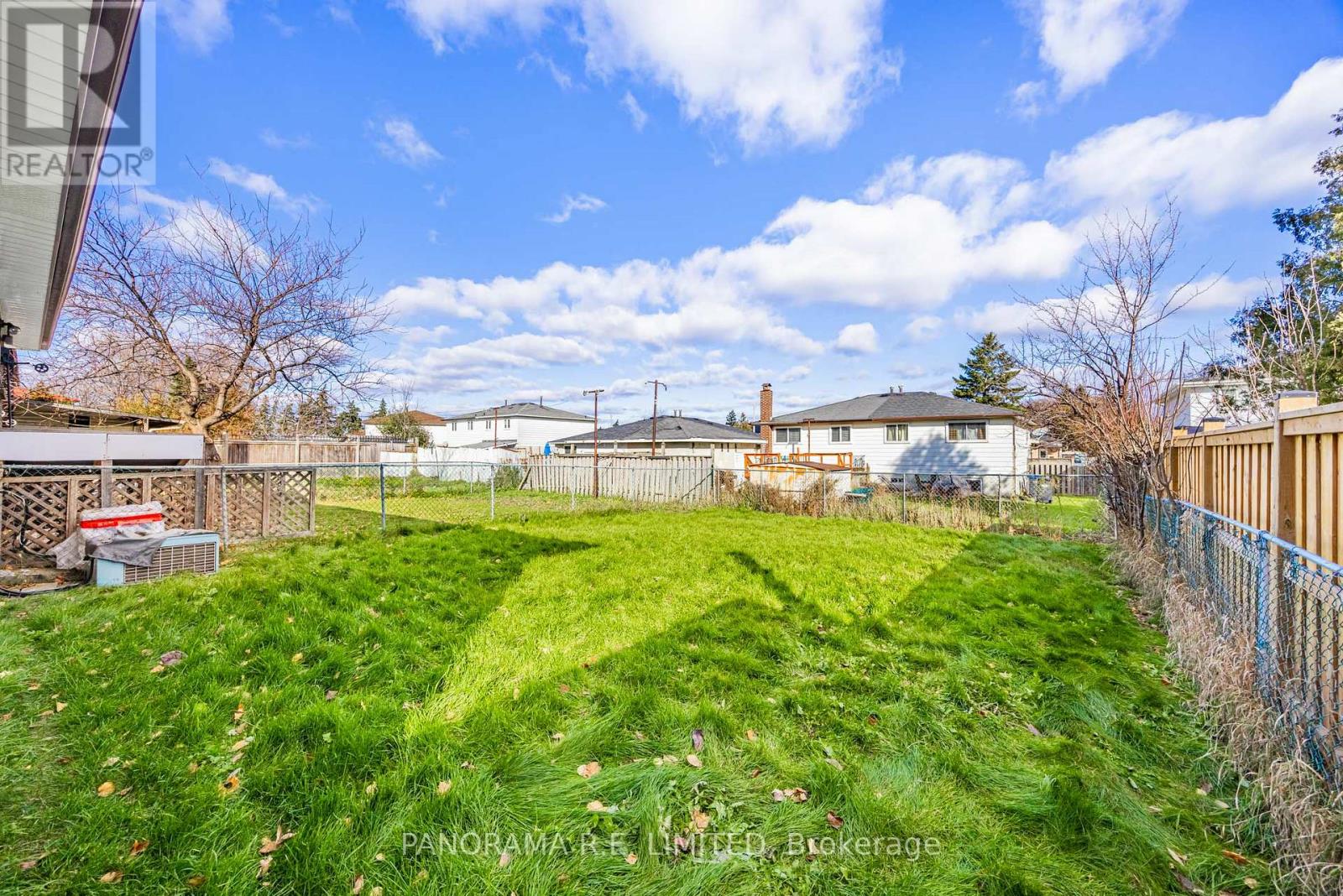 7778 Benavon Road, Mississauga, Ontario  L4T 3G3 - Photo 27 - W12554702