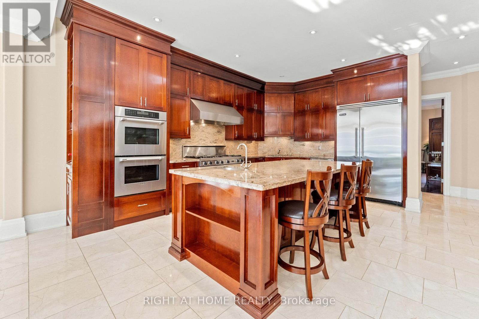 65 Kingswood Drive, King, Ontario  L7B 1K8 - Photo 19 - N12557372