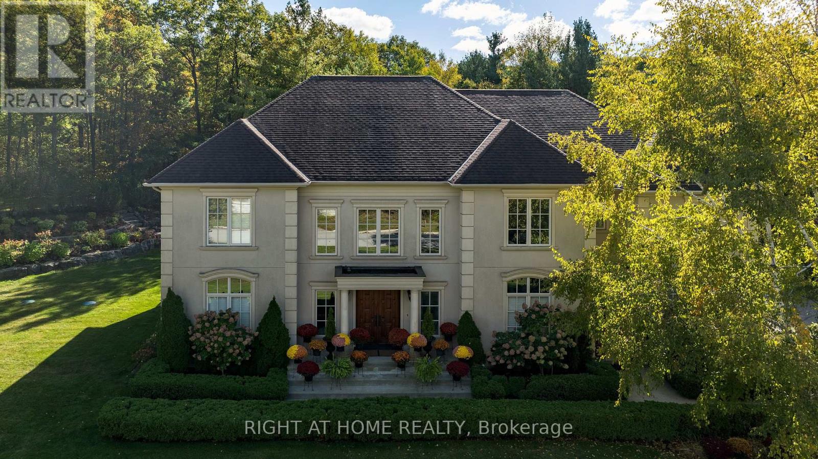 65 Kingswood Drive, King, Ontario  L7B 1K8 - Photo 2 - N12557372