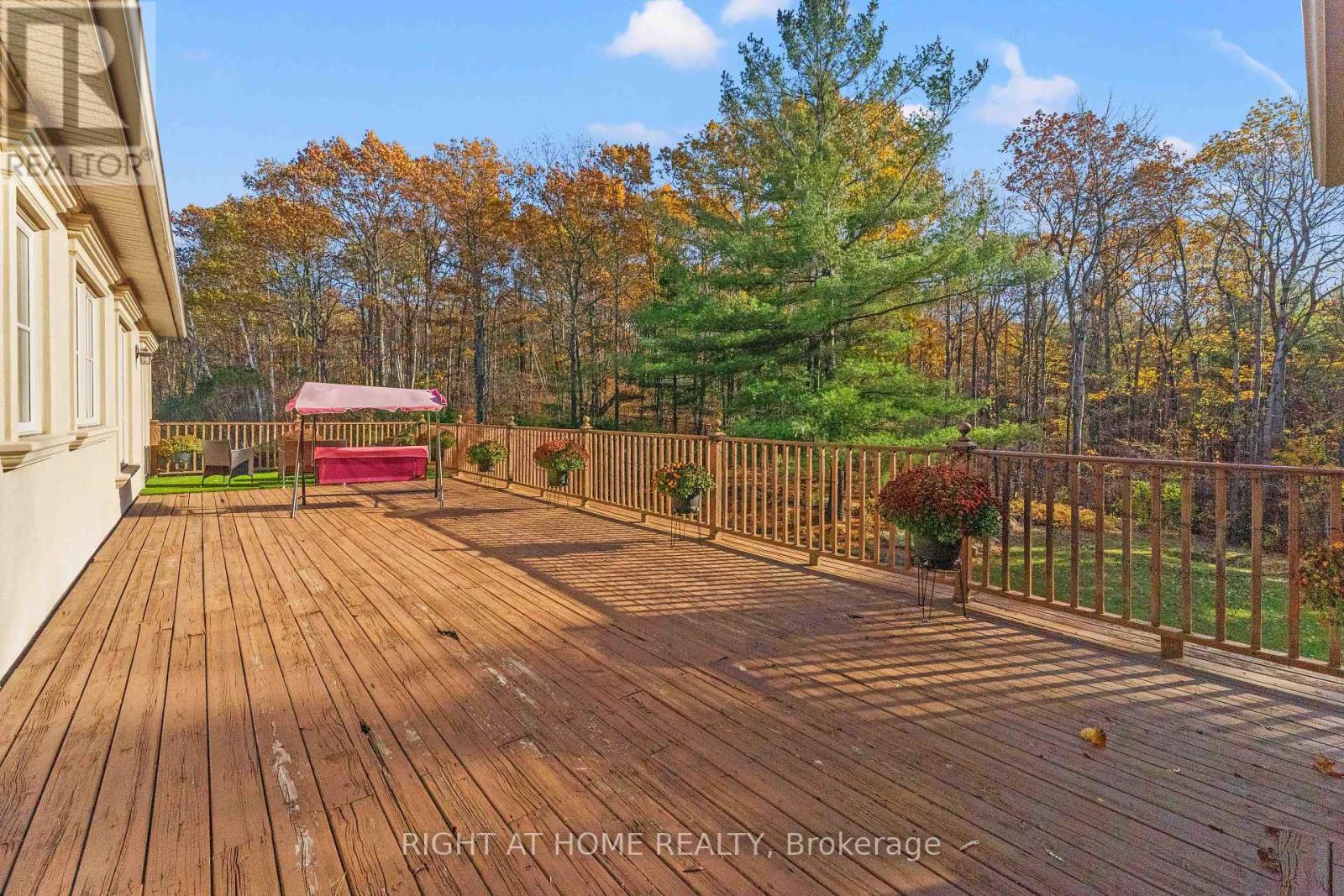 65 Kingswood Drive, King, Ontario  L7B 1K8 - Photo 27 - N12557372