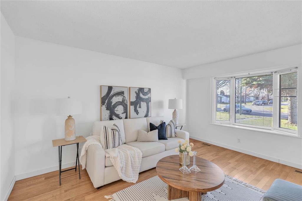 58 Muska Bay, Winnipeg, Manitoba  R2R 0V4 - Photo 3 - 202528673