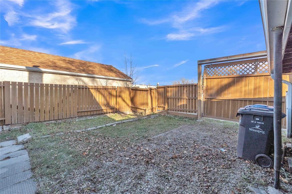 58 Muska Bay, Winnipeg, Manitoba  R2R 0V4 - Photo 37 - 202528673