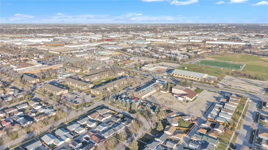 58 Muska Bay, Winnipeg, Manitoba  R2R 0V4 - Photo 39 - 202528673