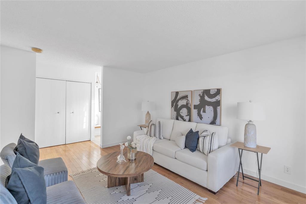 58 Muska Bay, Winnipeg, Manitoba  R2R 0V4 - Photo 2 - 202528673