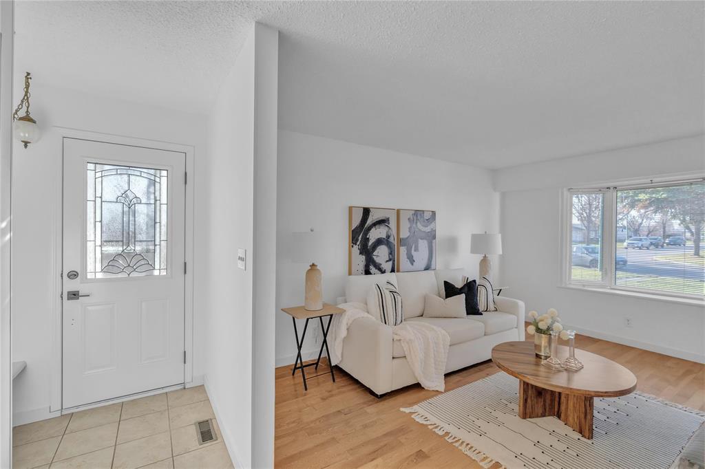 58 Muska Bay, Winnipeg, Manitoba  R2R 0V4 - Photo 5 - 202528673