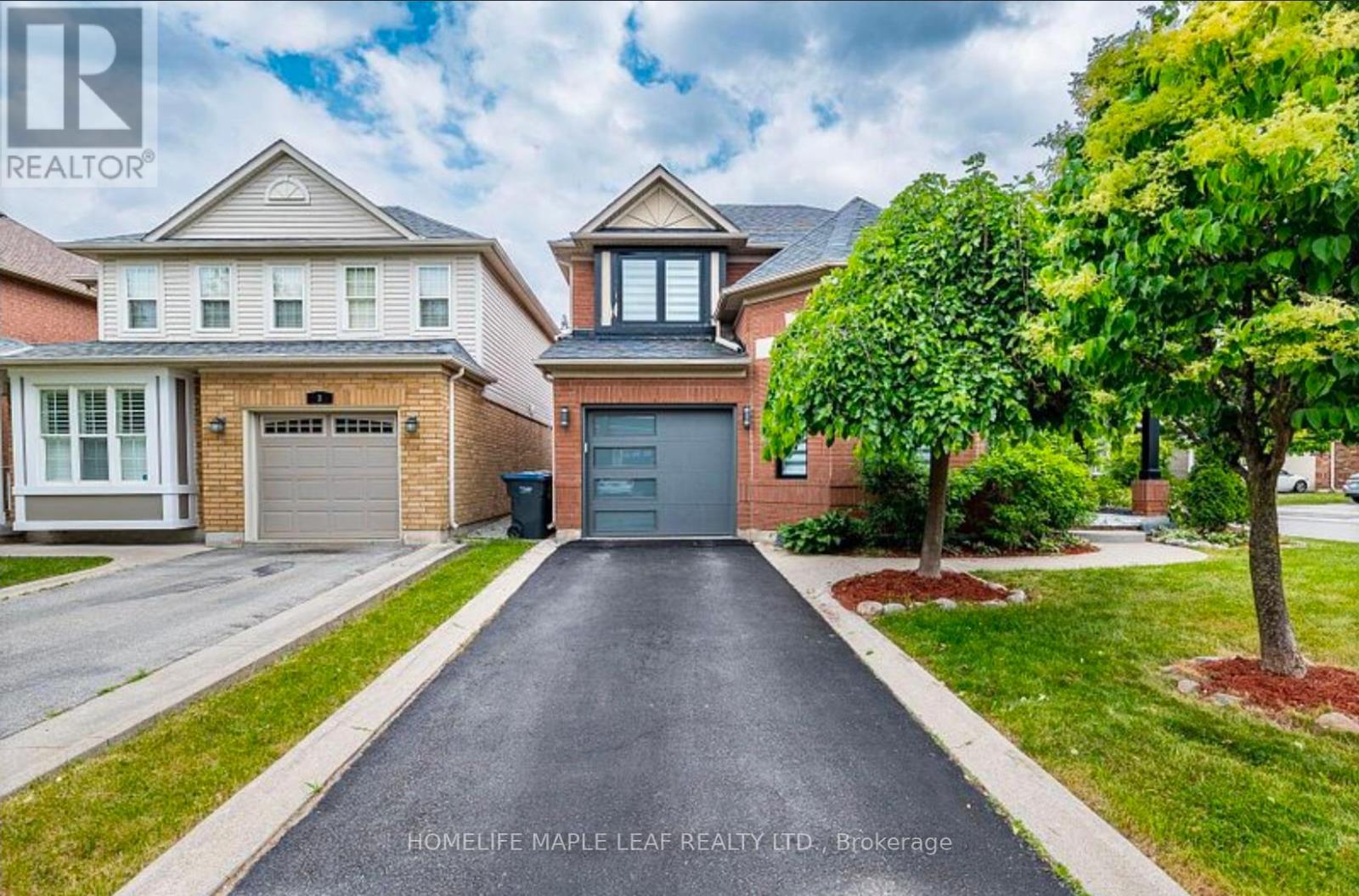 27 Vista Green Crescent, Brampton, Ontario  L7A 2S4 - Photo 3 - W12557376