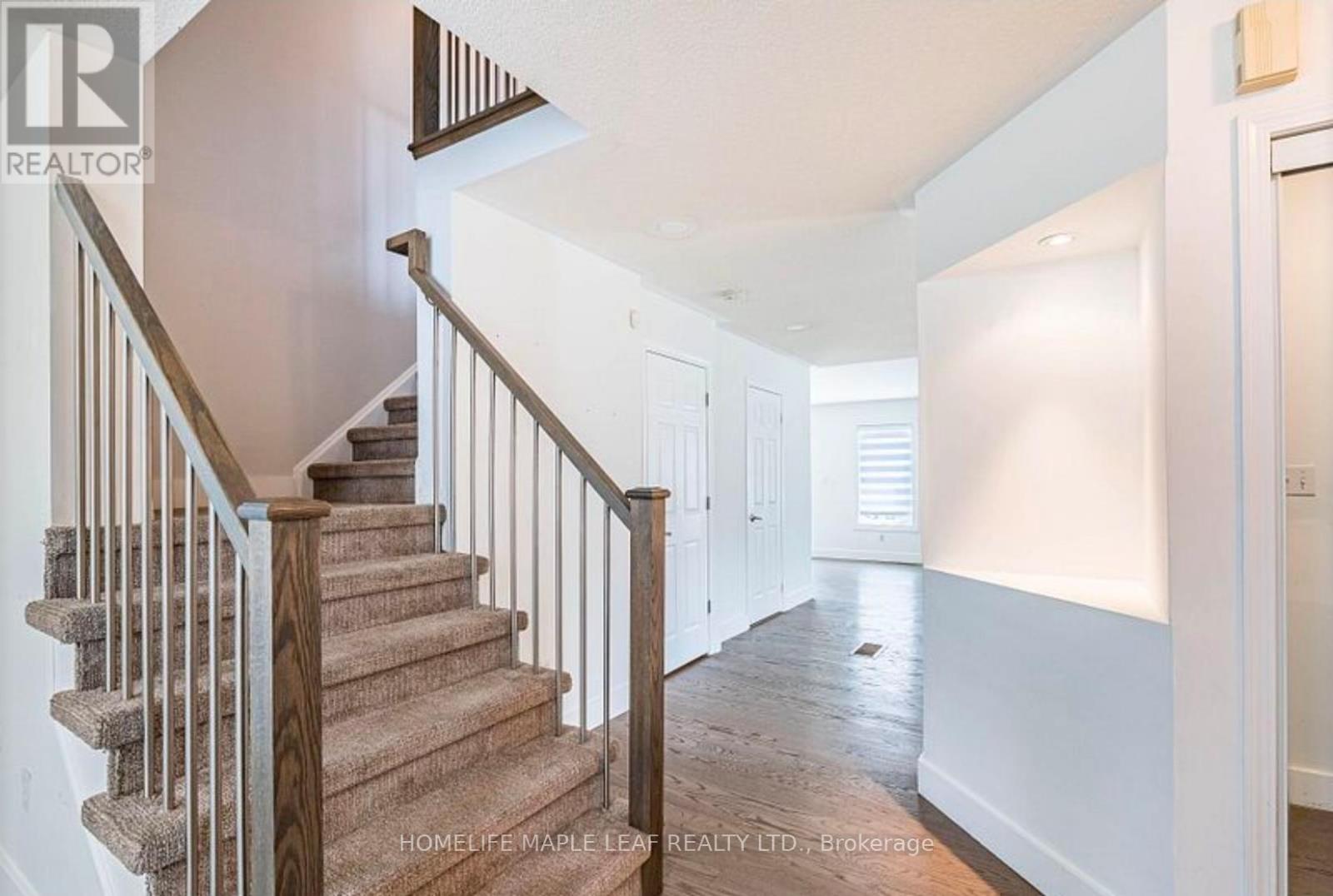 27 Vista Green Crescent, Brampton, Ontario  L7A 2S4 - Photo 10 - W12557376