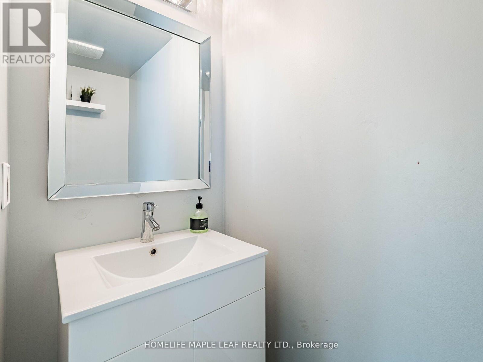 27 Vista Green Crescent, Brampton, Ontario  L7A 2S4 - Photo 14 - W12557376