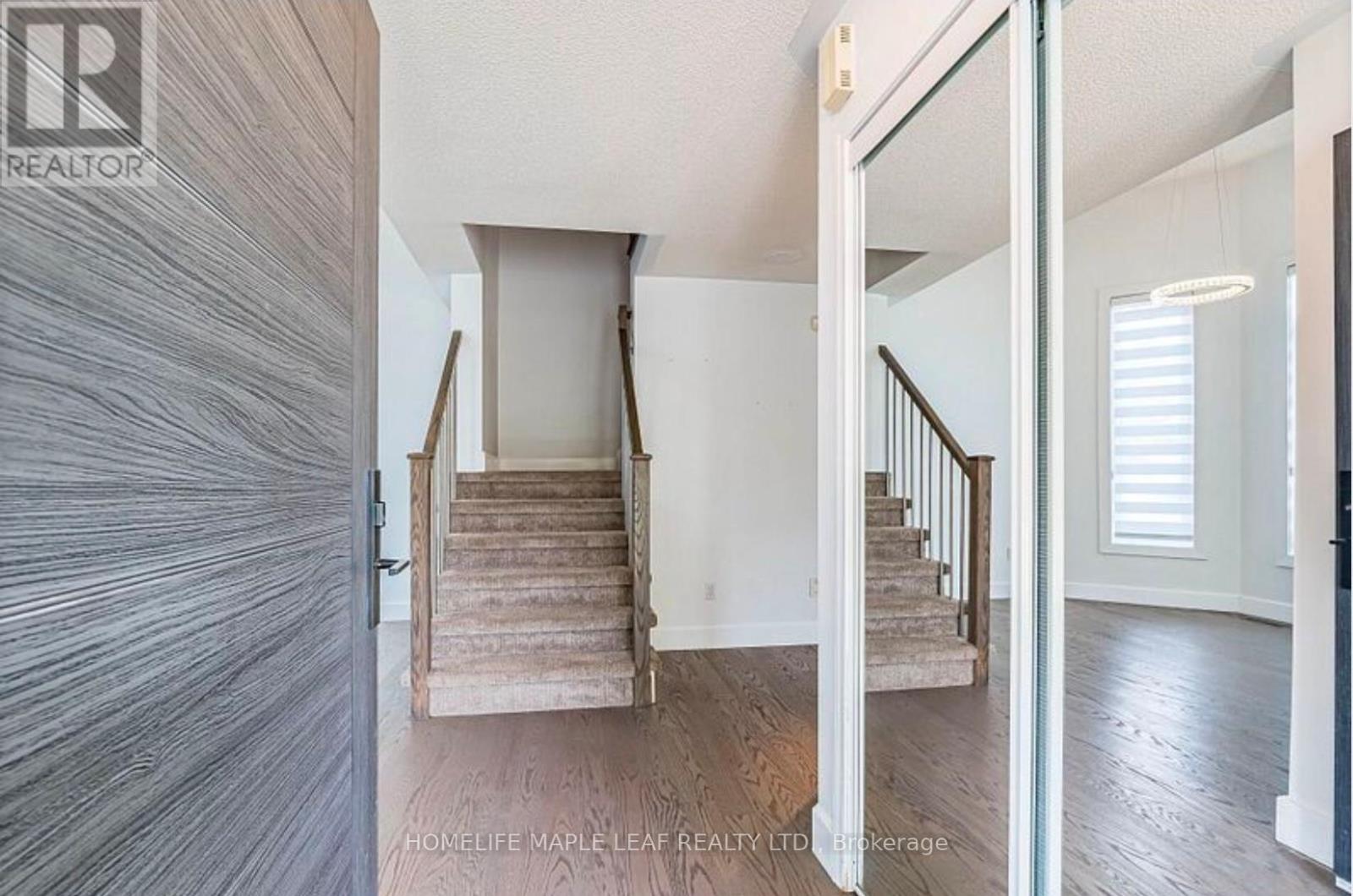 27 Vista Green Crescent, Brampton, Ontario  L7A 2S4 - Photo 6 - W12557376