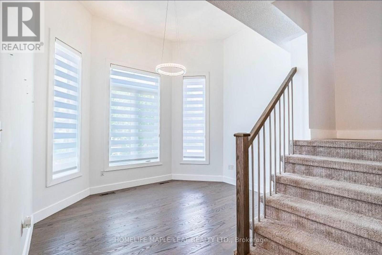 27 Vista Green Crescent, Brampton, Ontario  L7A 2S4 - Photo 8 - W12557376