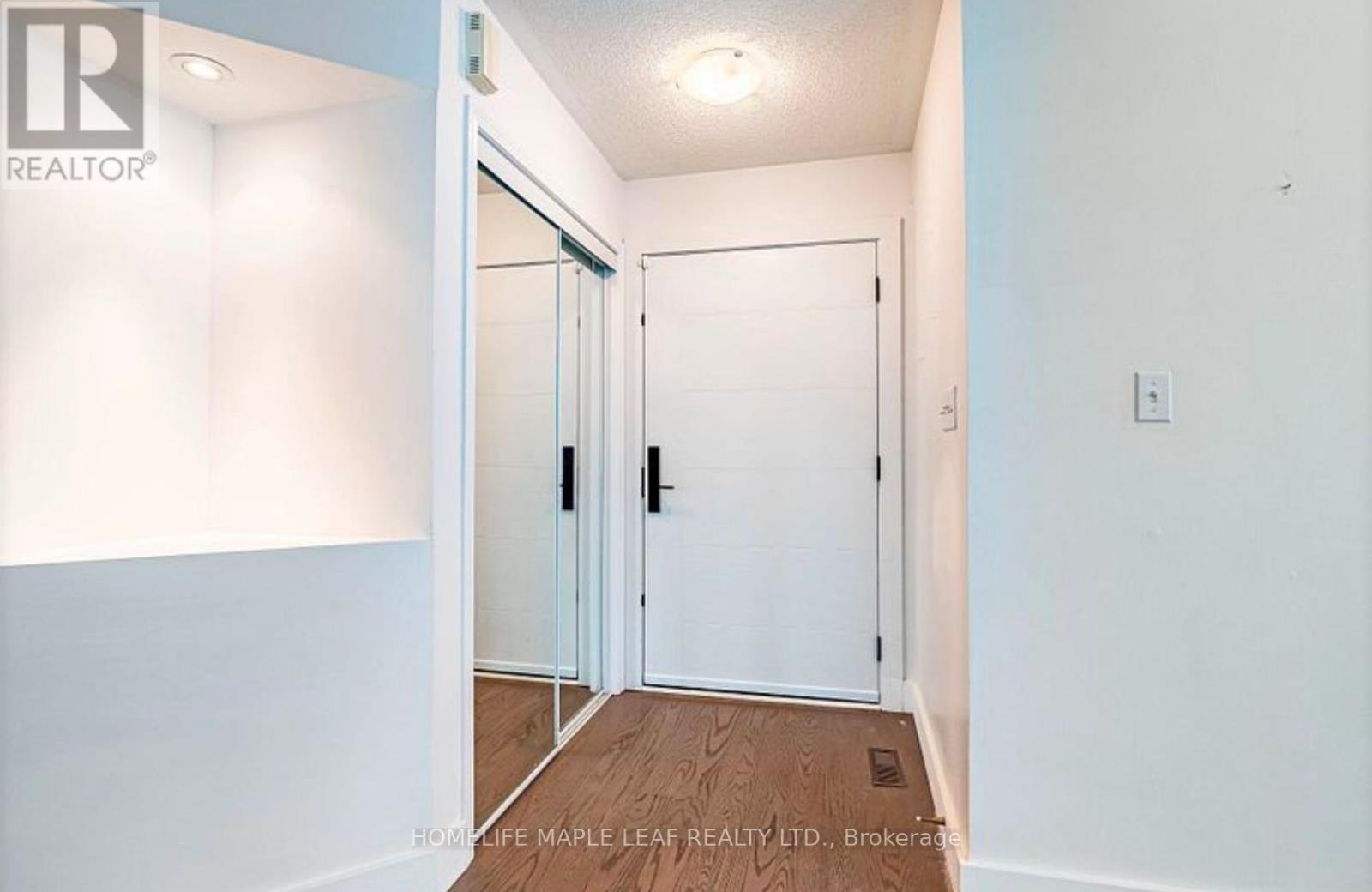 27 Vista Green Crescent, Brampton, Ontario  L7A 2S4 - Photo 7 - W12557376