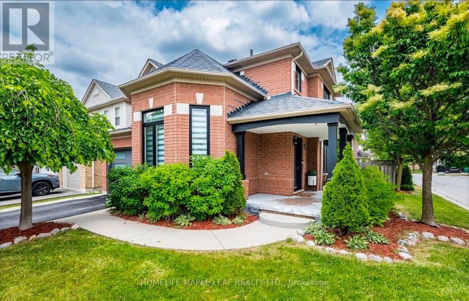 27 Vista Green Crescent, Brampton, Ontario  L7A 2S4 - Photo 4 - W12557376