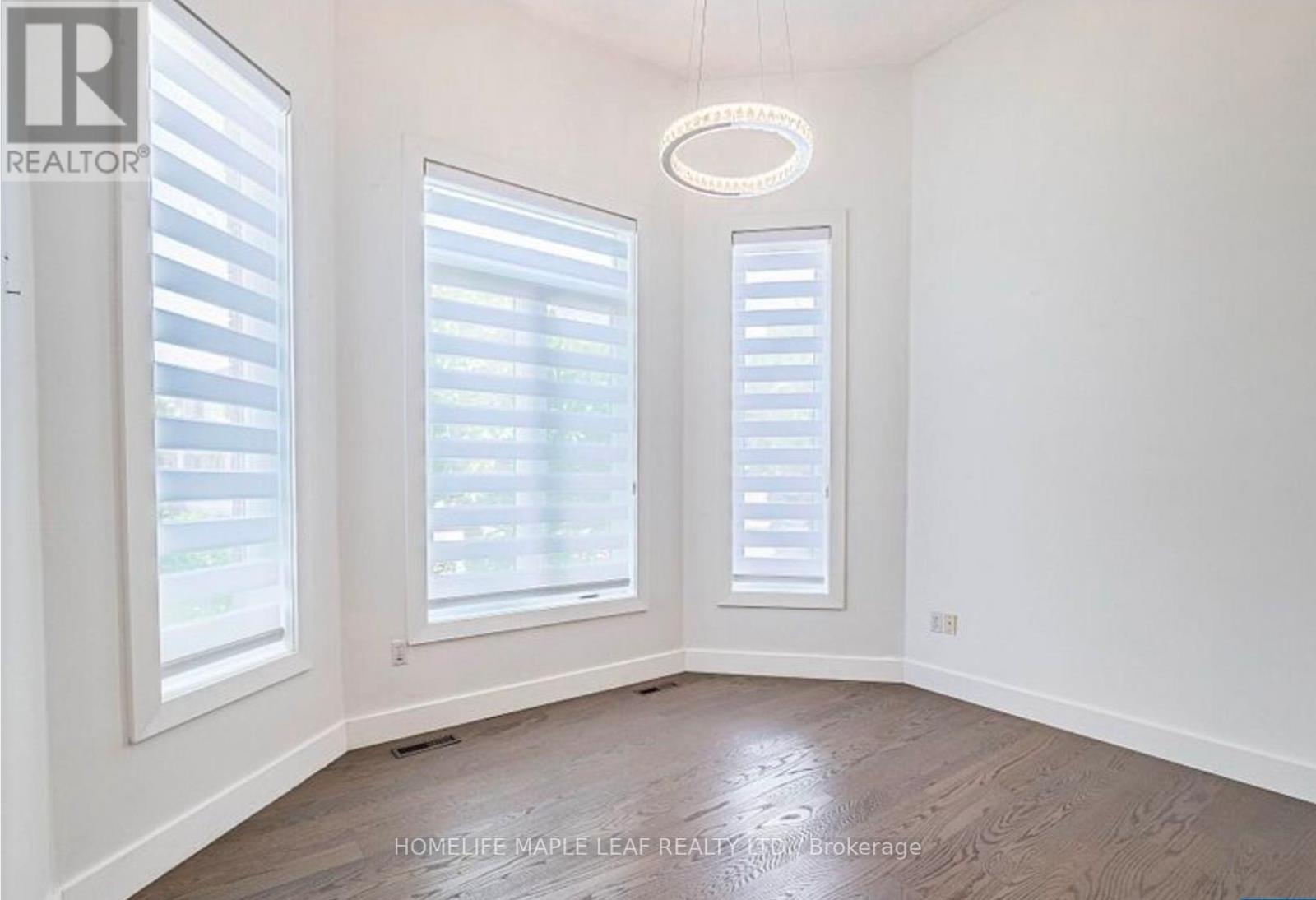 27 Vista Green Crescent, Brampton, Ontario  L7A 2S4 - Photo 9 - W12557376