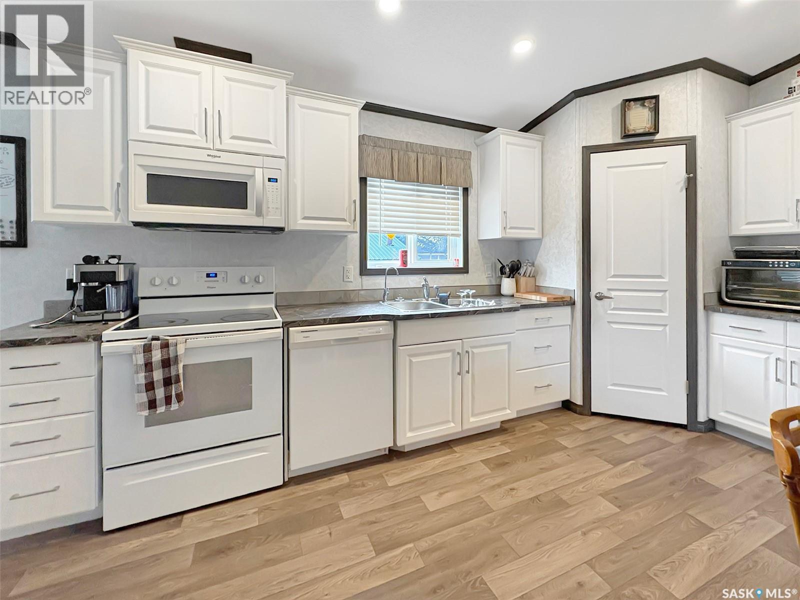 210 Gloucester Street, Neville, Saskatchewan  S0N 1T0 - Photo 5 - SK024301