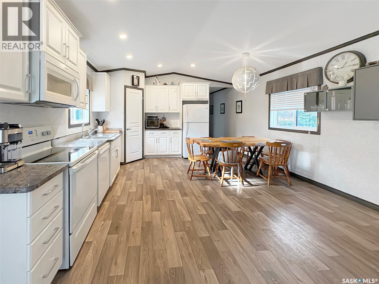 210 Gloucester Street, Neville, Saskatchewan  S0N 1T0 - Photo 3 - SK024301