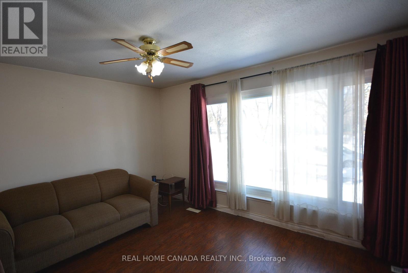 1463 Glen Rutley Circle, Mississauga, Ontario  L4X 1Z8 - Photo 10 - W12557388
