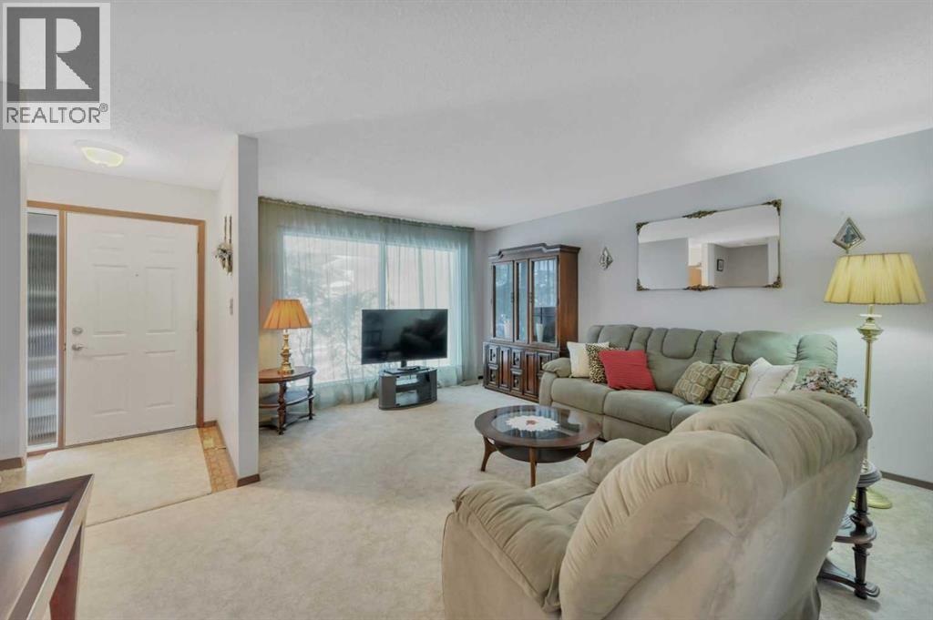 31 Baird Street, Red Deer, Alberta  T4R 1K5 - Photo 3 - A2269432