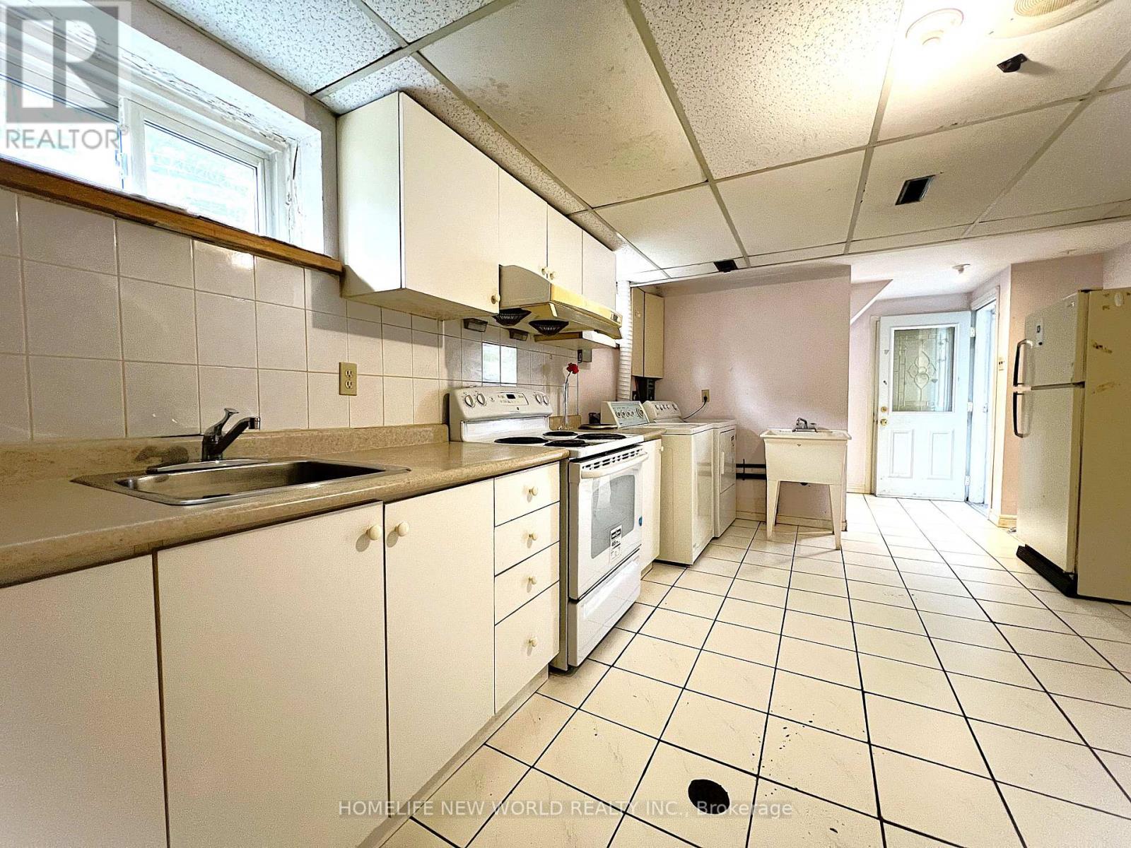 28 Greyhound Drive, Toronto, Ontario  M2H 1K3 - Photo 15 - C12557426