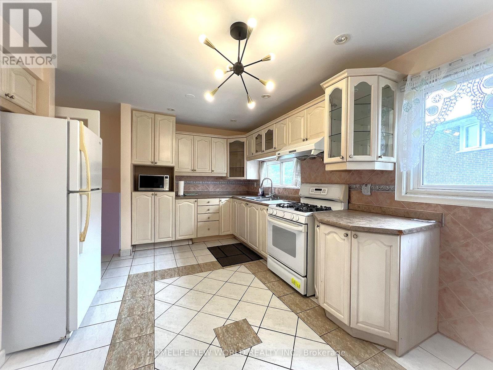 28 Greyhound Drive, Toronto, Ontario  M2H 1K3 - Photo 6 - C12557426