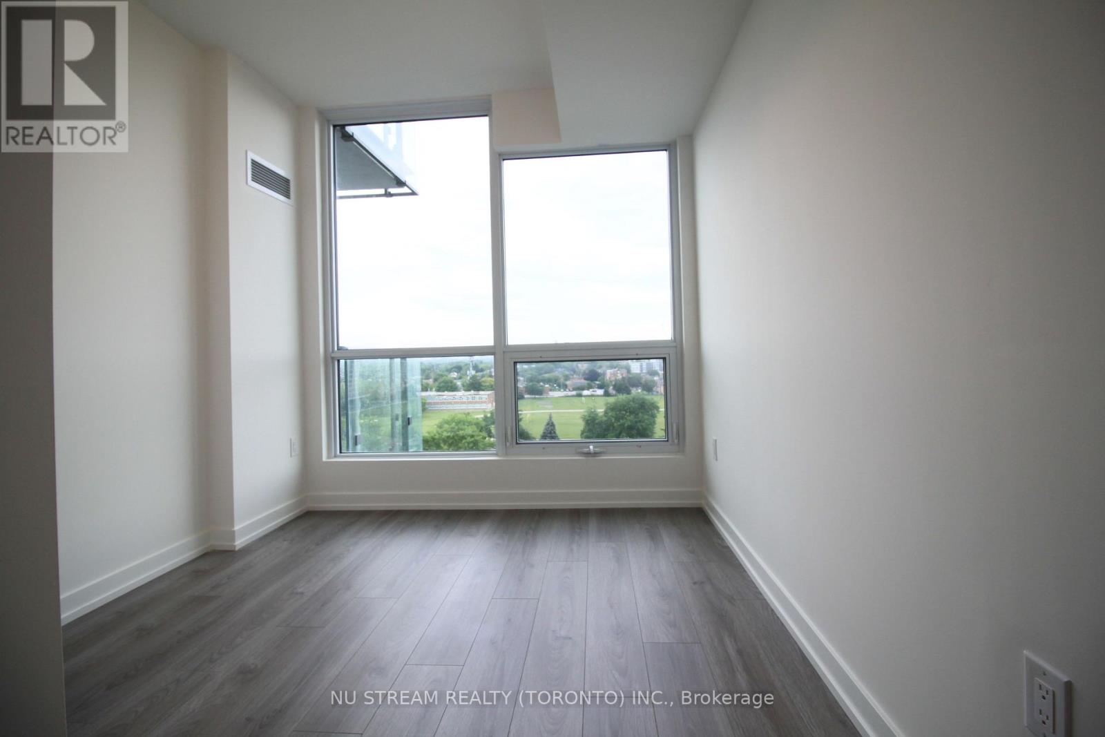 908 - 10 De Boers Drive, Toronto, Ontario  M3N 0L6 - Photo 4 - W12557410