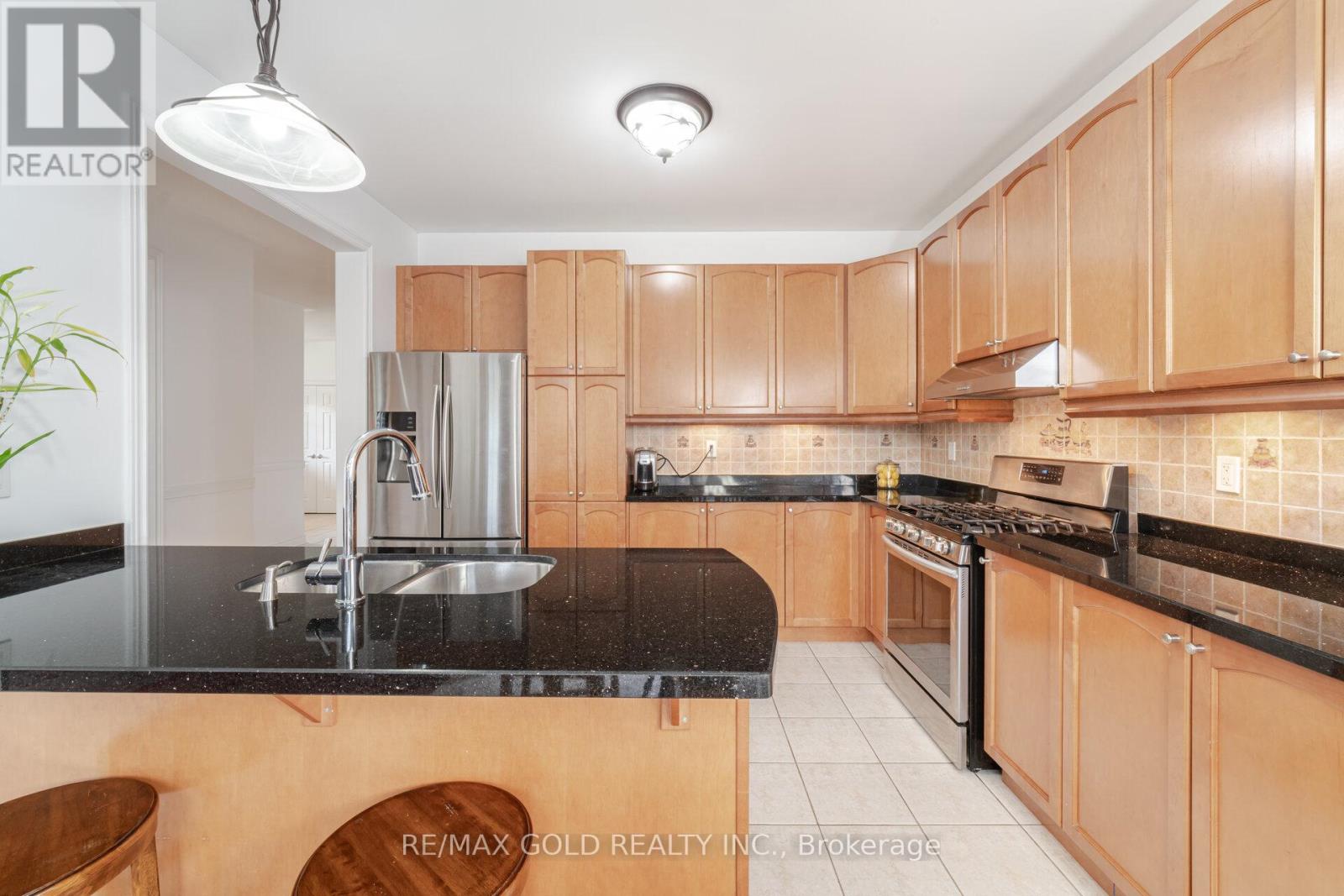 16 Larkberry Road, Brampton, Ontario  L6X 0R7 - Photo 16 - W12557414