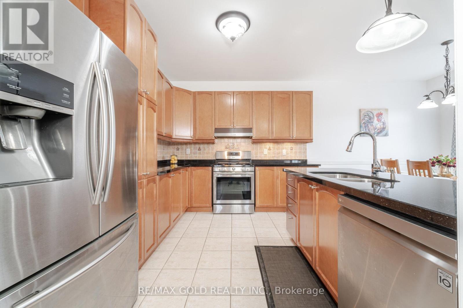 16 Larkberry Road, Brampton, Ontario  L6X 0R7 - Photo 17 - W12557414