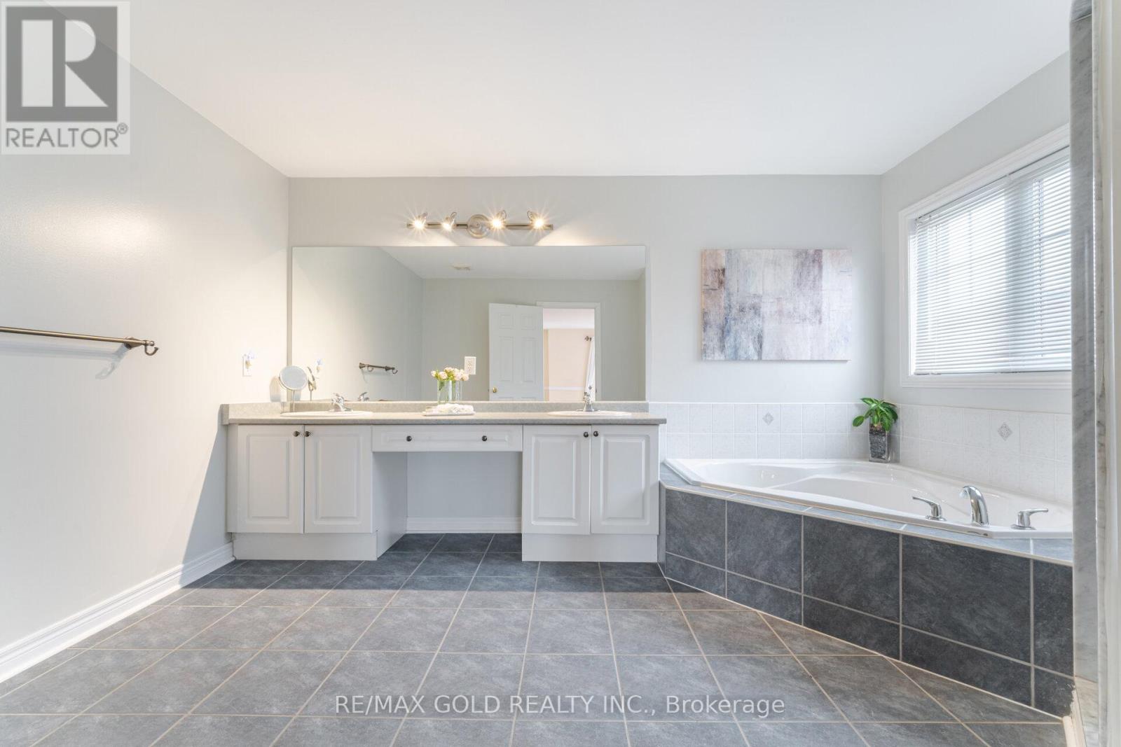 16 Larkberry Road, Brampton, Ontario  L6X 0R7 - Photo 25 - W12557414