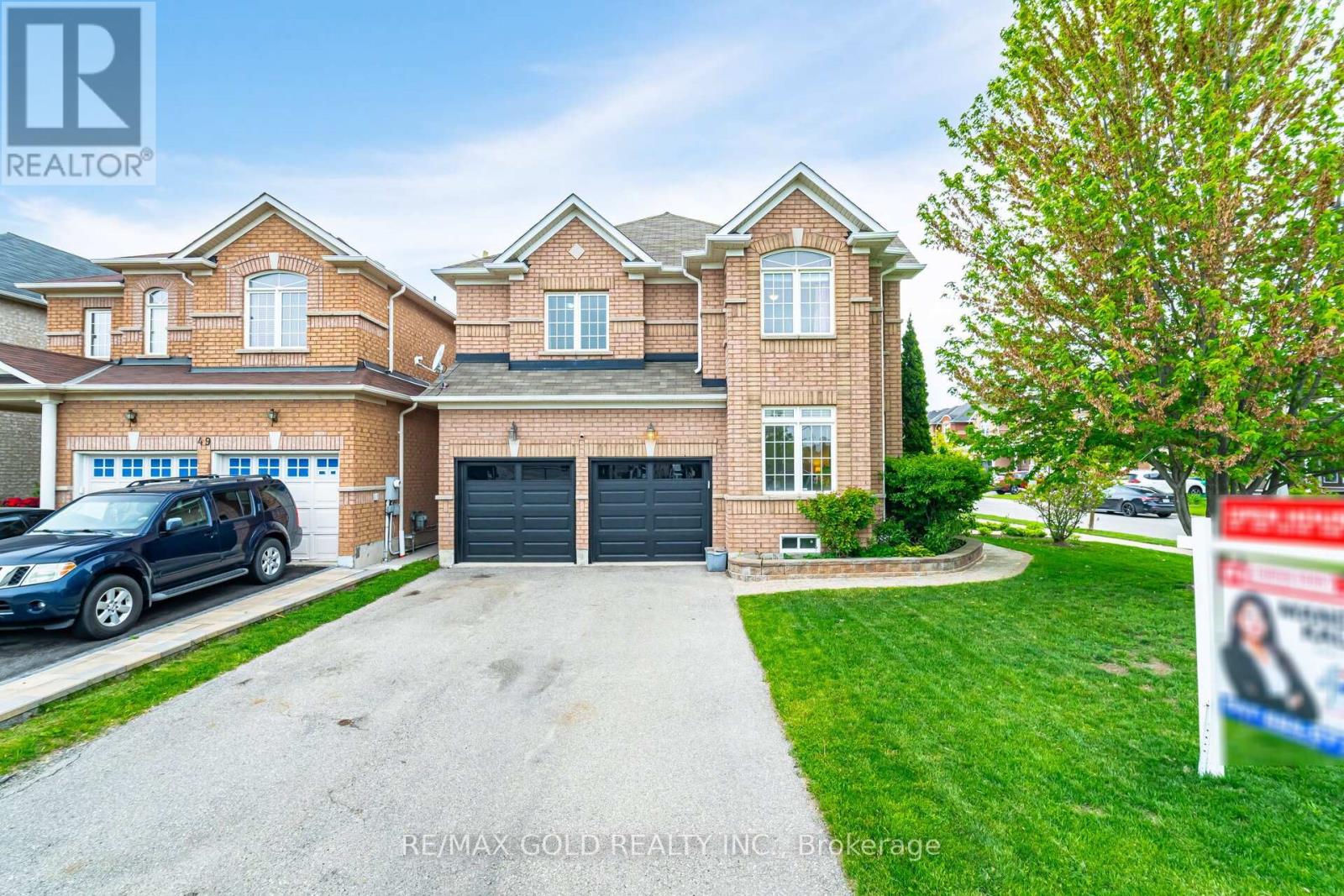 16 Larkberry Road, Brampton, Ontario  L6X 0R7 - Photo 4 - W12557414