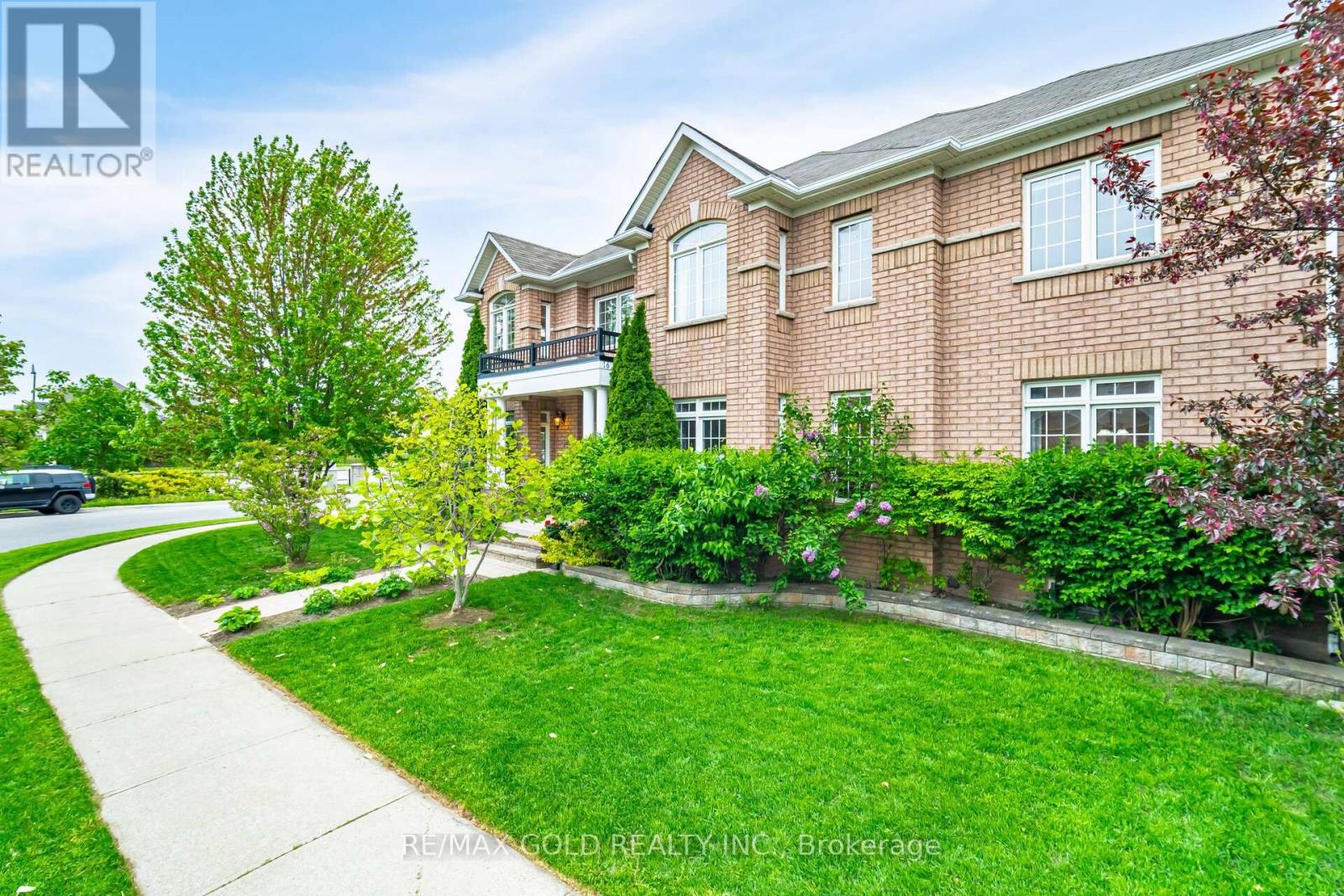 16 Larkberry Road, Brampton, Ontario  L6X 0R7 - Photo 5 - W12557414