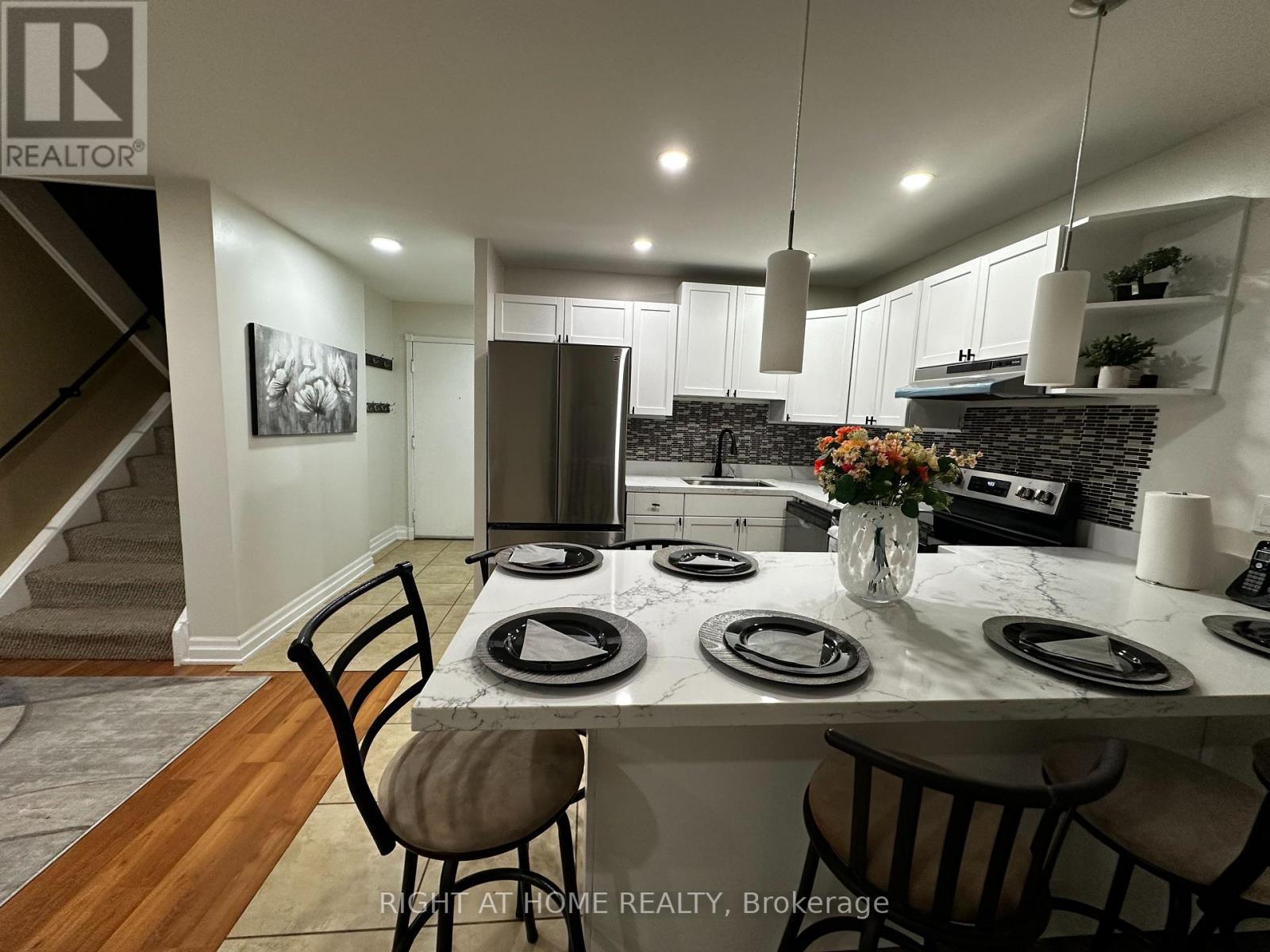 132 - 1058 Falgarwood Drive, Oakville, Ontario  L6H 2P3 - Photo 10 - W12557428