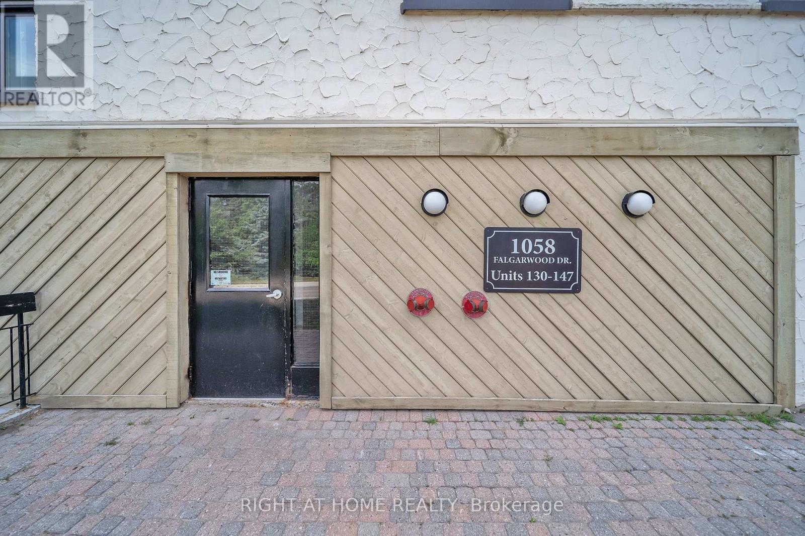 132 - 1058 Falgarwood Drive, Oakville, Ontario  L6H 2P3 - Photo 4 - W12557428