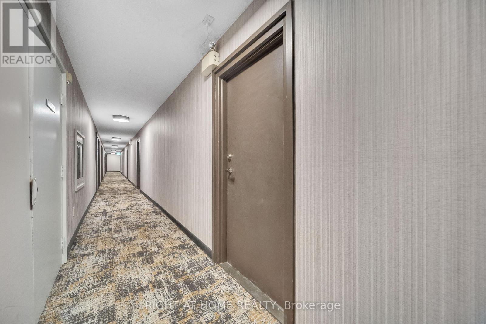 132 - 1058 Falgarwood Drive, Oakville, Ontario  L6H 2P3 - Photo 5 - W12557428