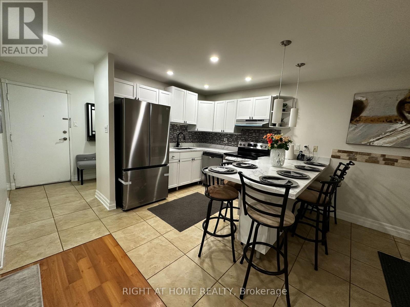 132 - 1058 Falgarwood Drive, Oakville, Ontario  L6H 2P3 - Photo 8 - W12557428