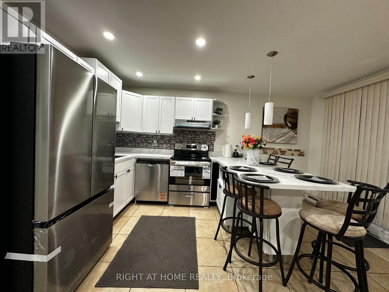 132 - 1058 Falgarwood Drive, Oakville, Ontario  L6H 2P3 - Photo 9 - W12557428