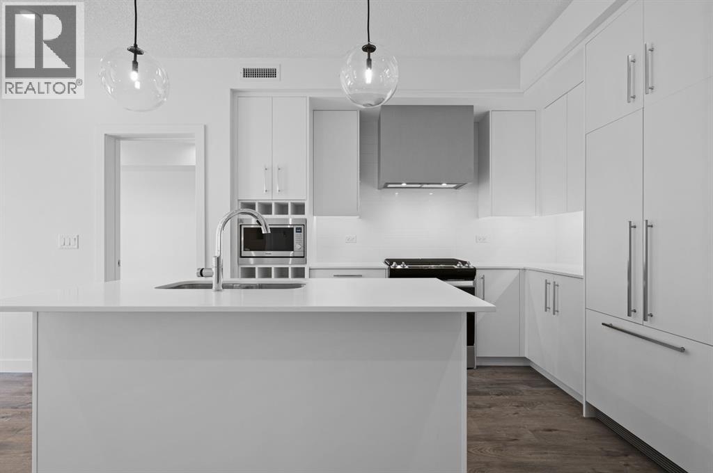 204, 8370 Broadcast Avenue Sw, Calgary, Alberta  T3H 6L3 - Photo 1 - A2258363