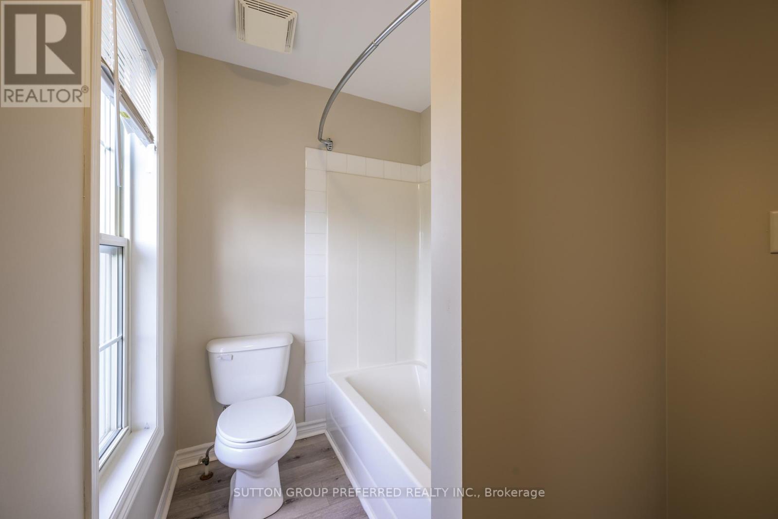 29 - 600 Sarnia Road, London North, Ontario N6G 5M5 - Photo 18 - X12557454