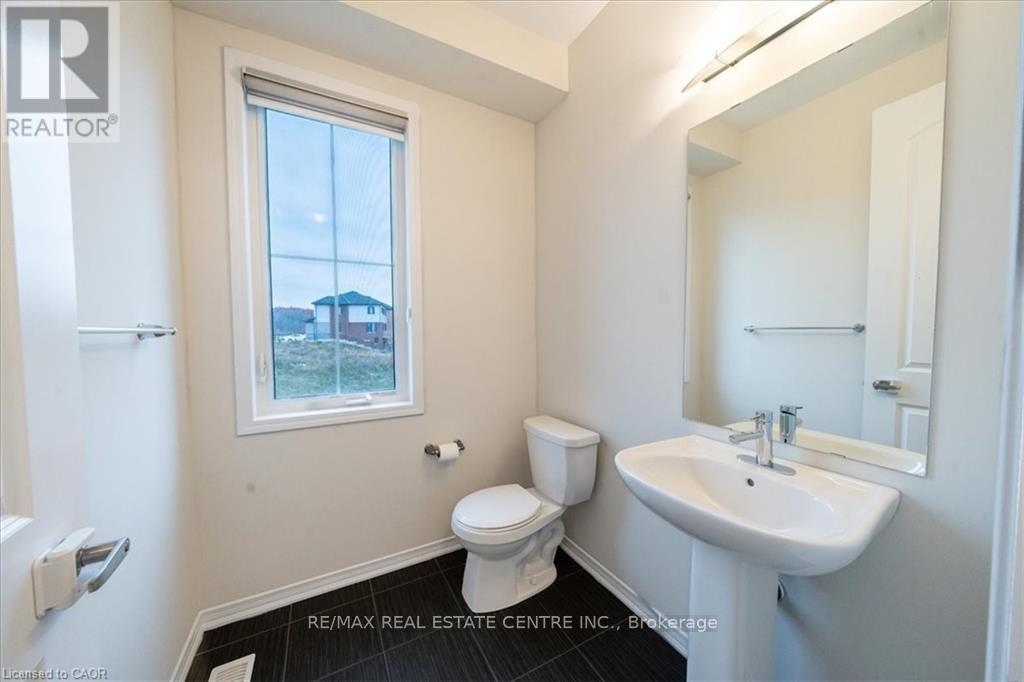 107 Cuesta Heights, Hamilton, Ontario  L8J 0M2 - Photo 21 - X12552450