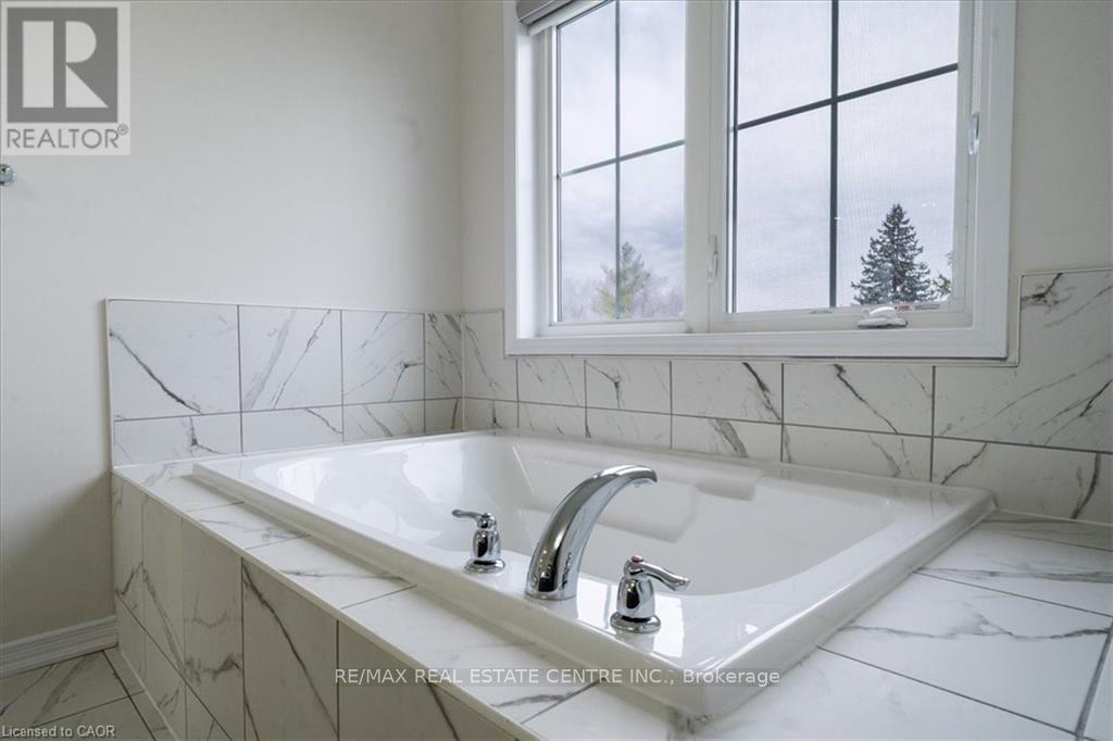 107 Cuesta Heights, Hamilton, Ontario  L8J 0M2 - Photo 27 - X12552450