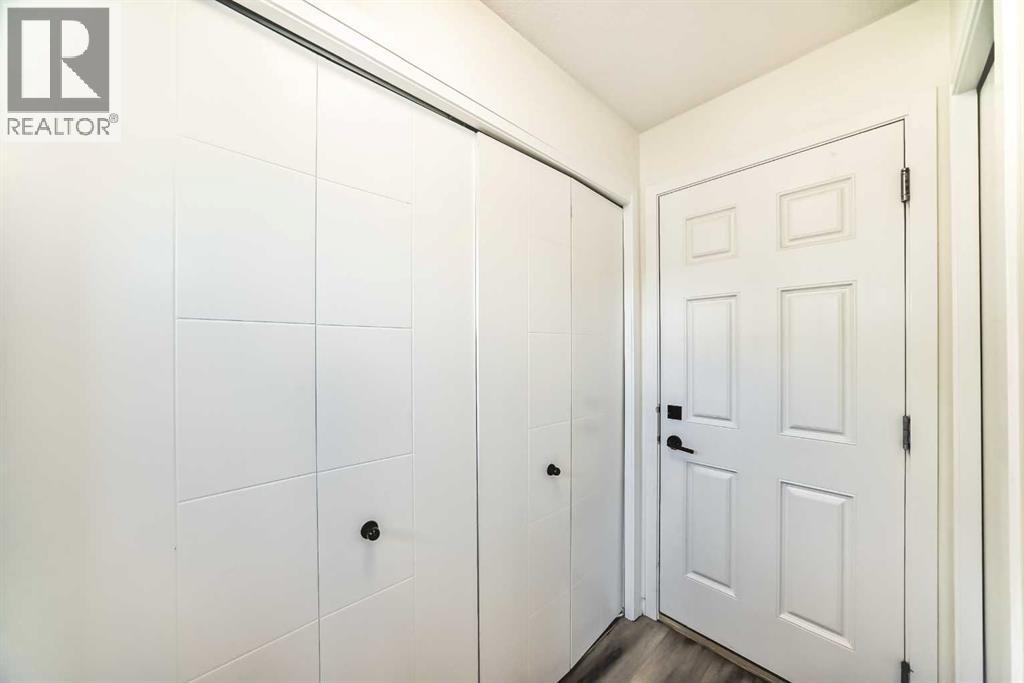 203 South Point Park Sw, Airdrie, Alberta  T4B 5G8 - Photo 2 - A2264535