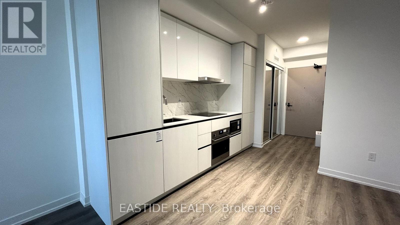 2010 - 8 Interchange Way, Vaughan, Ontario L4K 0P9 - Photo 2 - N12557462