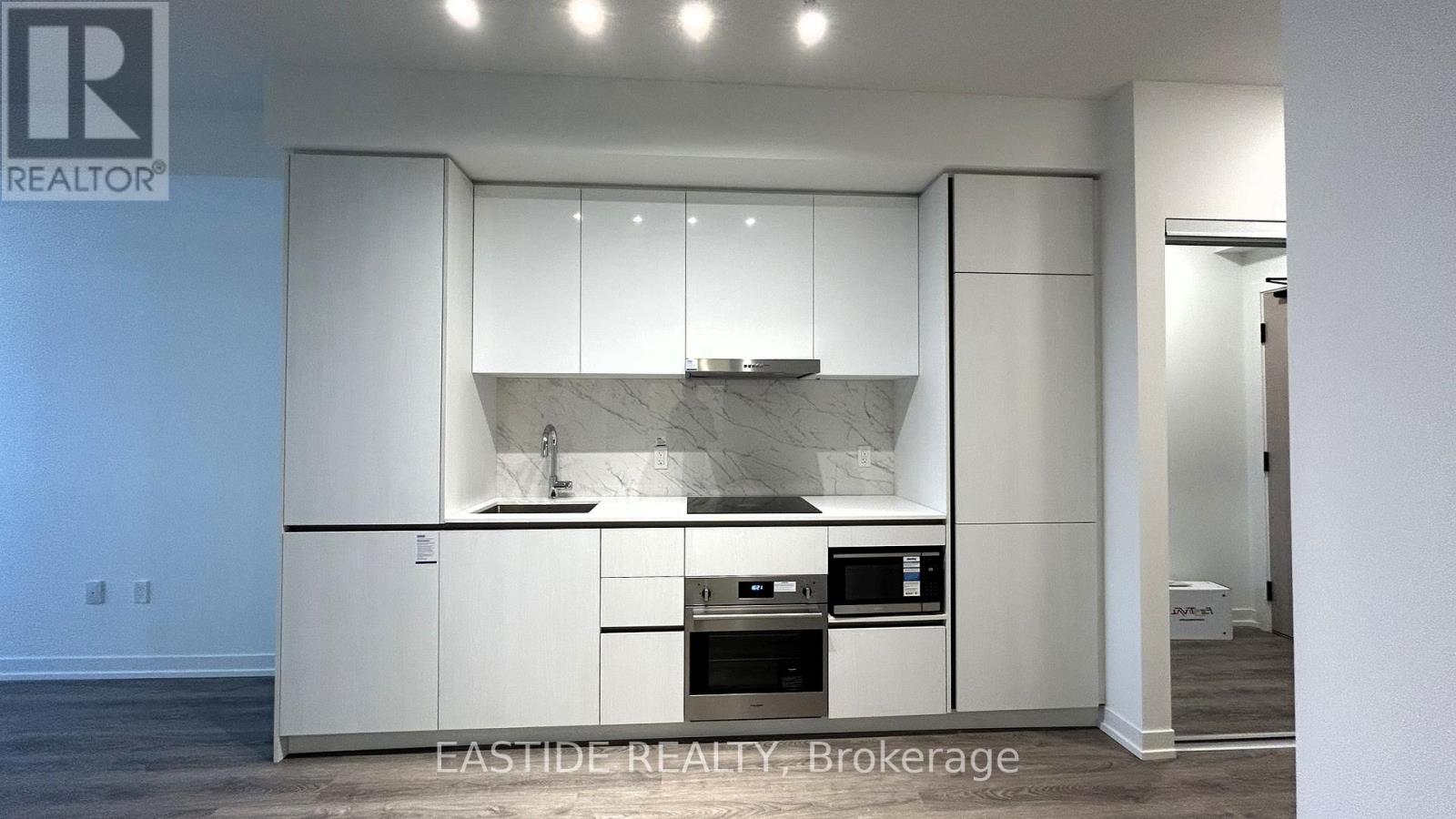 2010 - 8 Interchange Way, Vaughan, Ontario L4K 0P9 - Photo 3 - N12557462