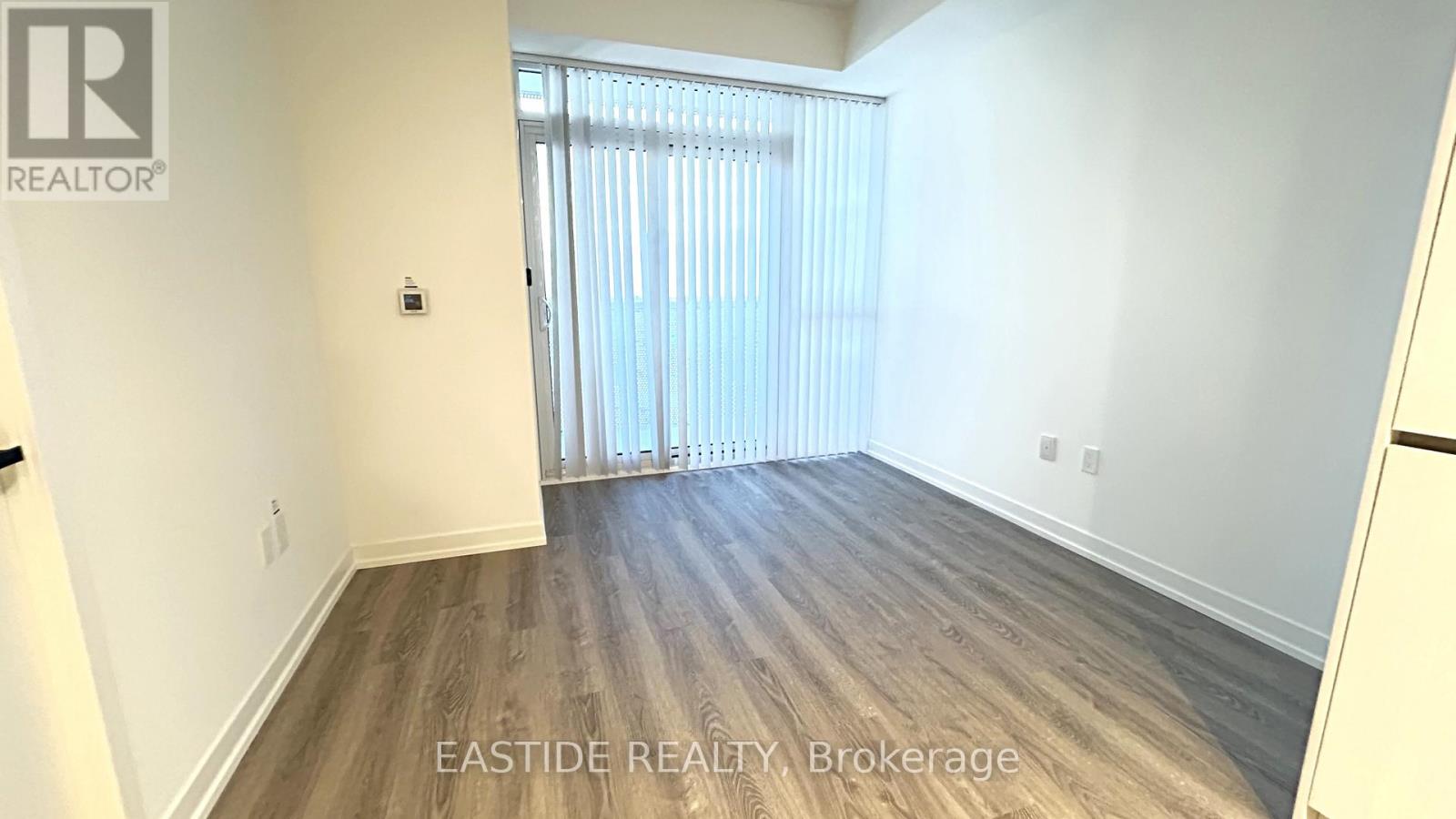 2010 - 8 Interchange Way, Vaughan, Ontario L4K 0P9 - Photo 4 - N12557462