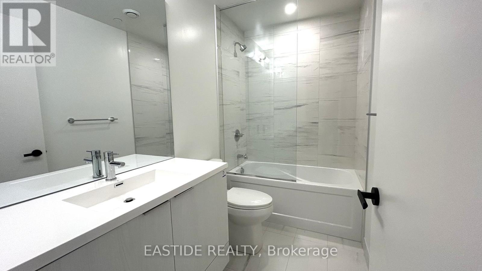 2010 - 8 Interchange Way, Vaughan, Ontario L4K 0P9 - Photo 5 - N12557462