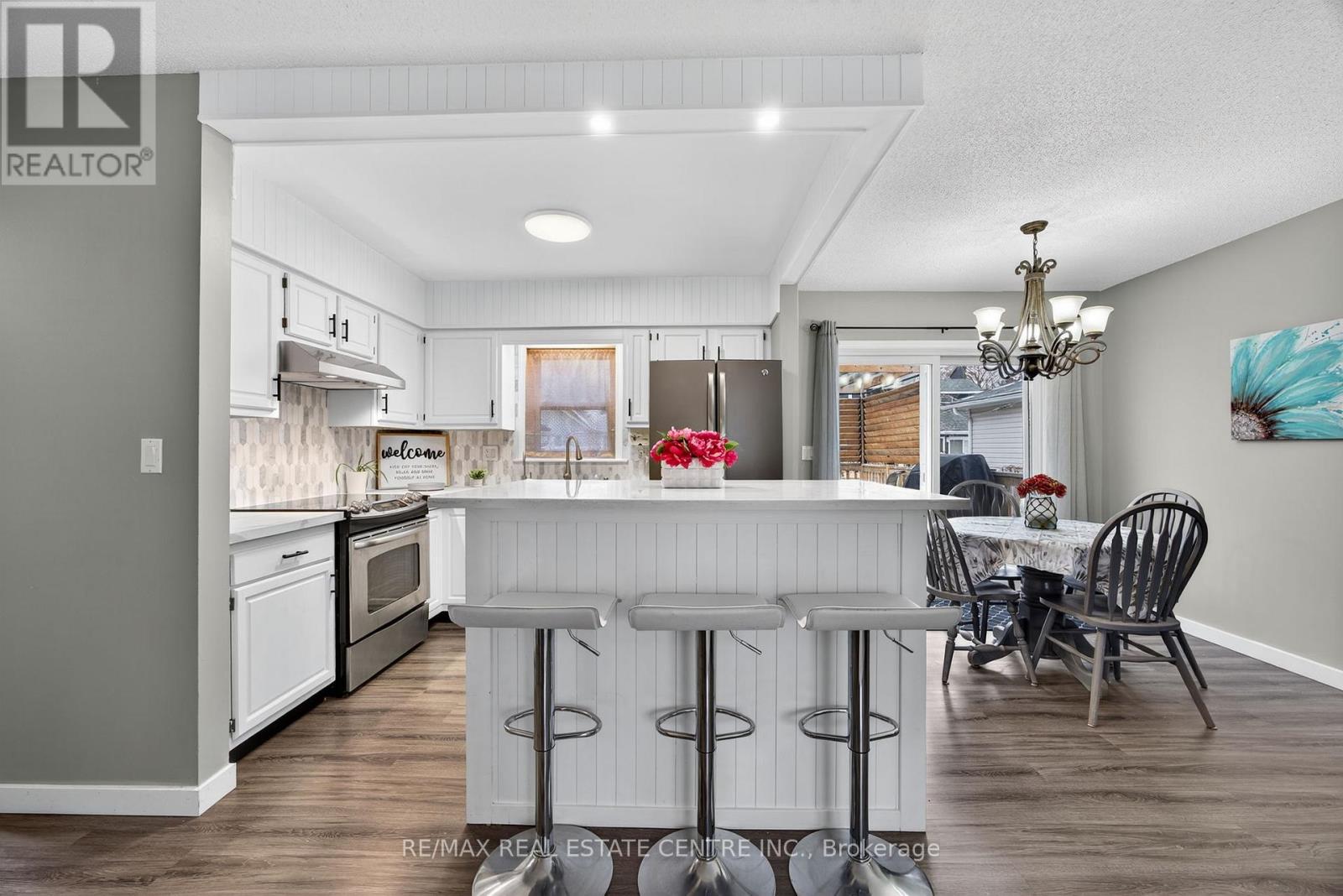 62 Riverdale Drive, Wasaga Beach, Ontario L9Z 1G1 - Photo 10 - S12557470