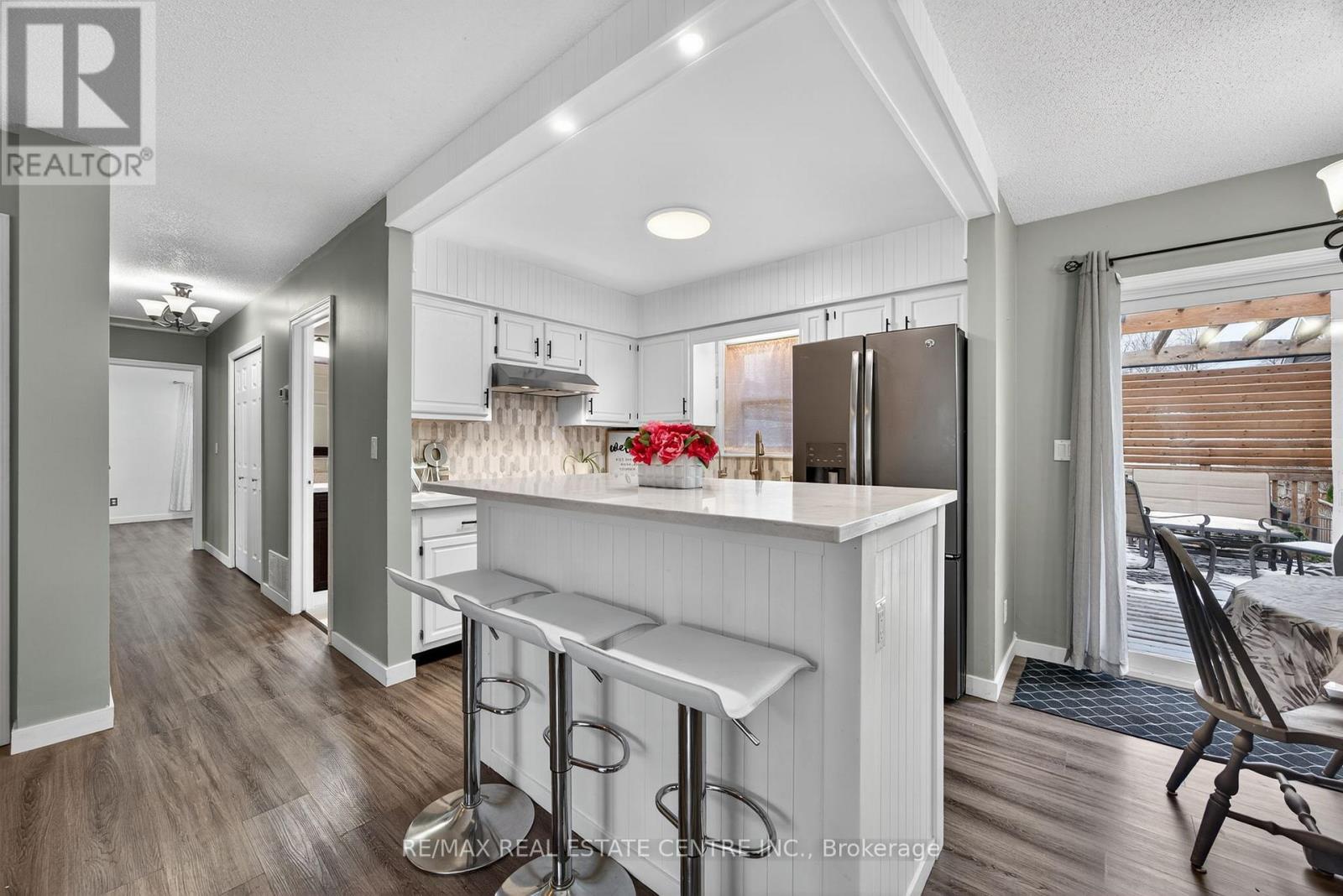 62 Riverdale Drive, Wasaga Beach, Ontario L9Z 1G1 - Photo 11 - S12557470