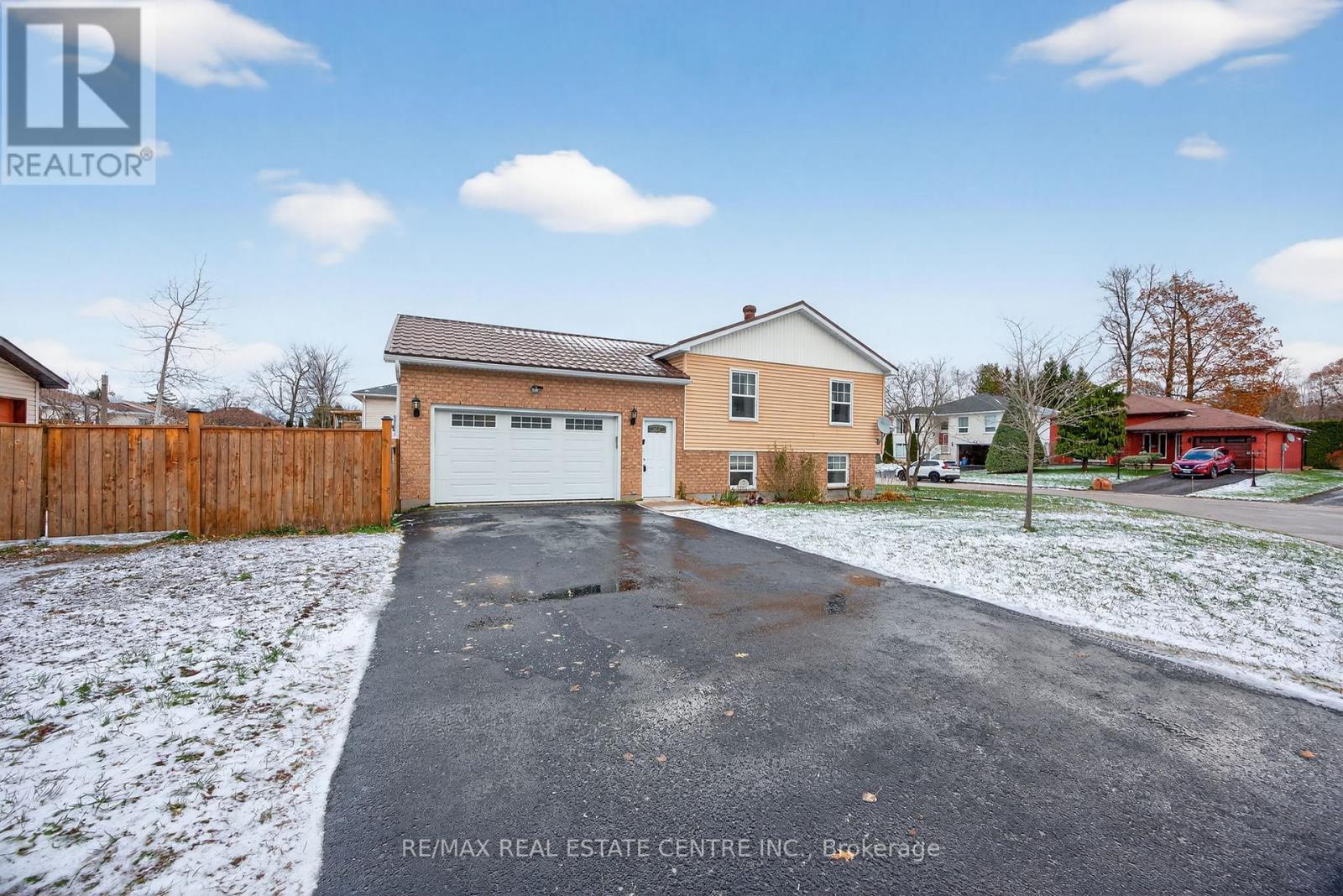 62 Riverdale Drive, Wasaga Beach, Ontario L9Z 1G1 - Photo 2 - S12557470