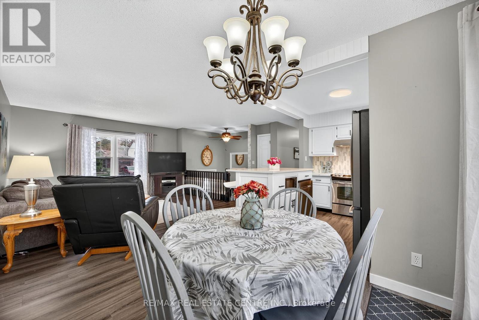 62 Riverdale Drive, Wasaga Beach, Ontario L9Z 1G1 - Photo 8 - S12557470