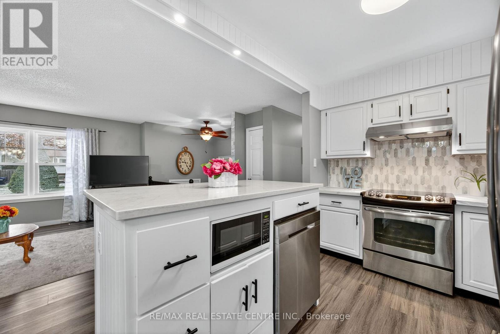 62 Riverdale Drive, Wasaga Beach, Ontario L9Z 1G1 - Photo 9 - S12557470