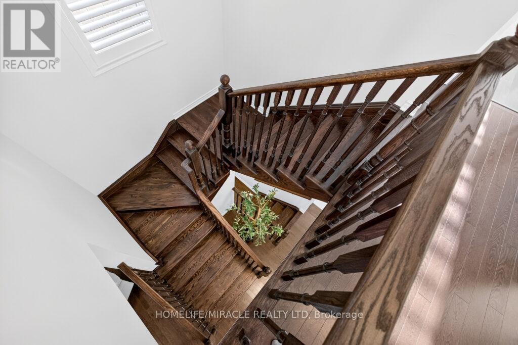 1229 Rose Way, Milton, Ontario  L9T 7E7 - Photo 18 - W12557452